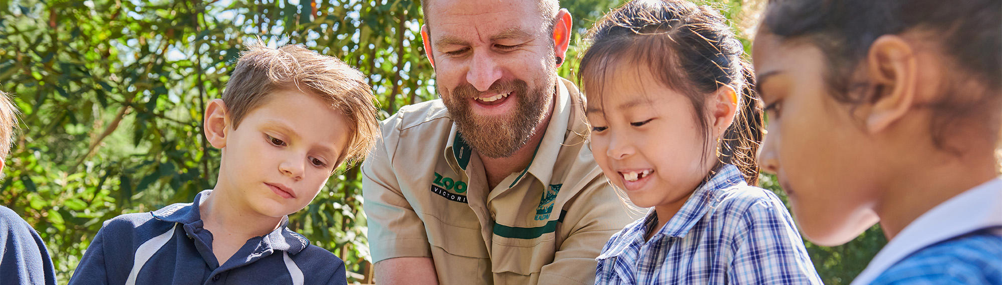 Keeper hosting a talk with four young students.